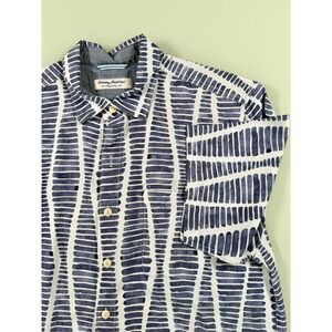Tommy Bahama The Veracruz Cay Mens Medium Distinctive Blue & White pattern Shirt